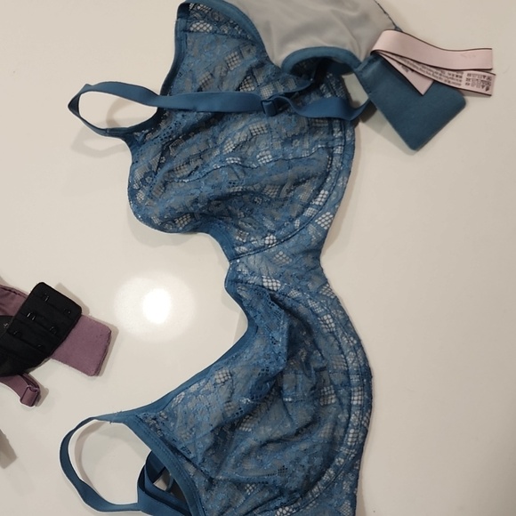 VS BBV Unlined Lace Bra Underwire - Picture 8 of 8